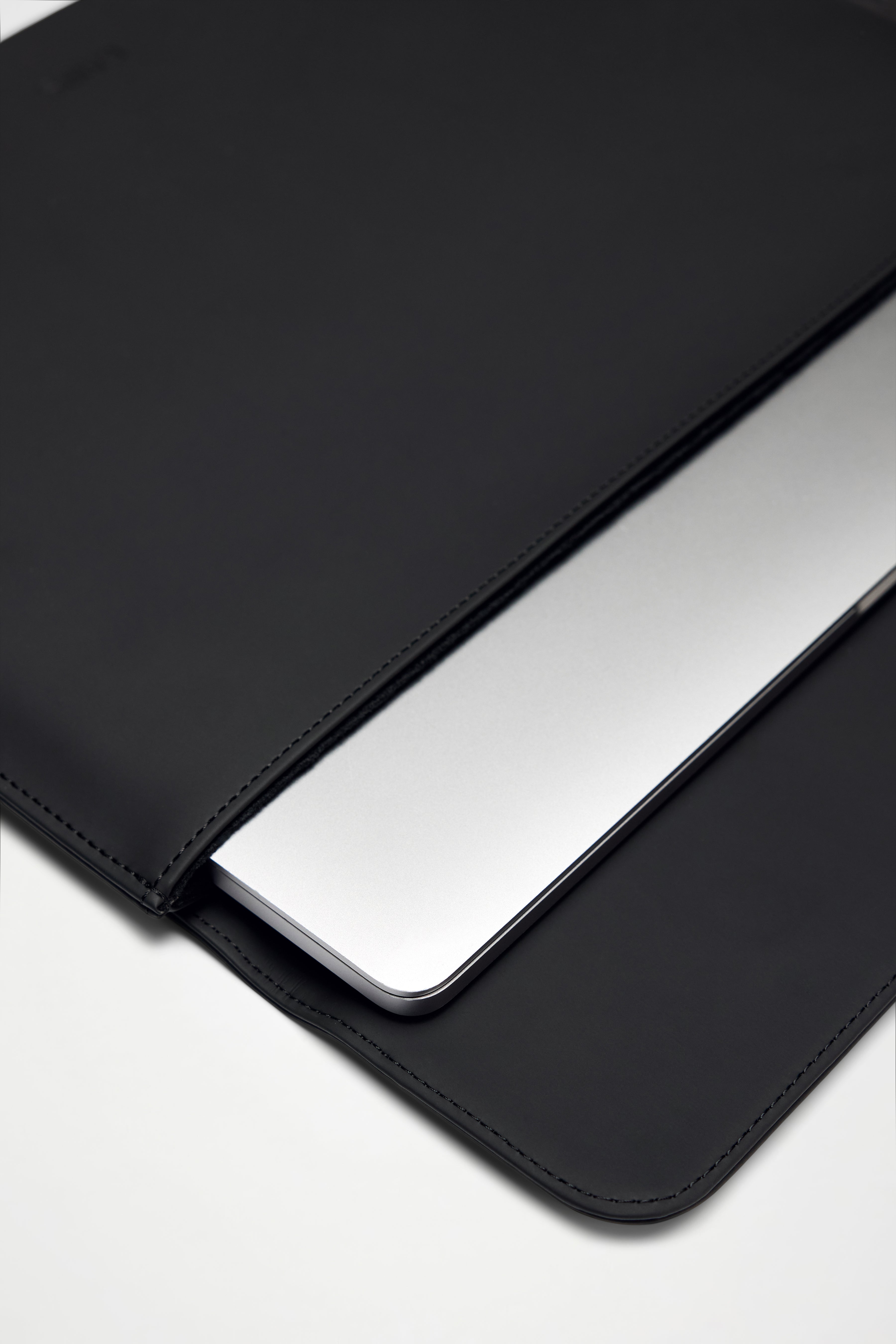 RAINS Laptop Portfolio 13″/14″ Black 0.50L H27 x D0 x W36.50 cm Laptop Case
